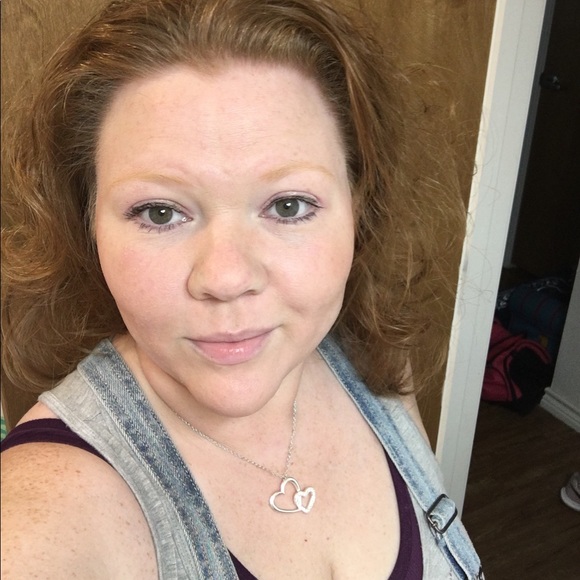 Meet your Posher, Mindy of The Glam Chateau - Picture 4 of 4